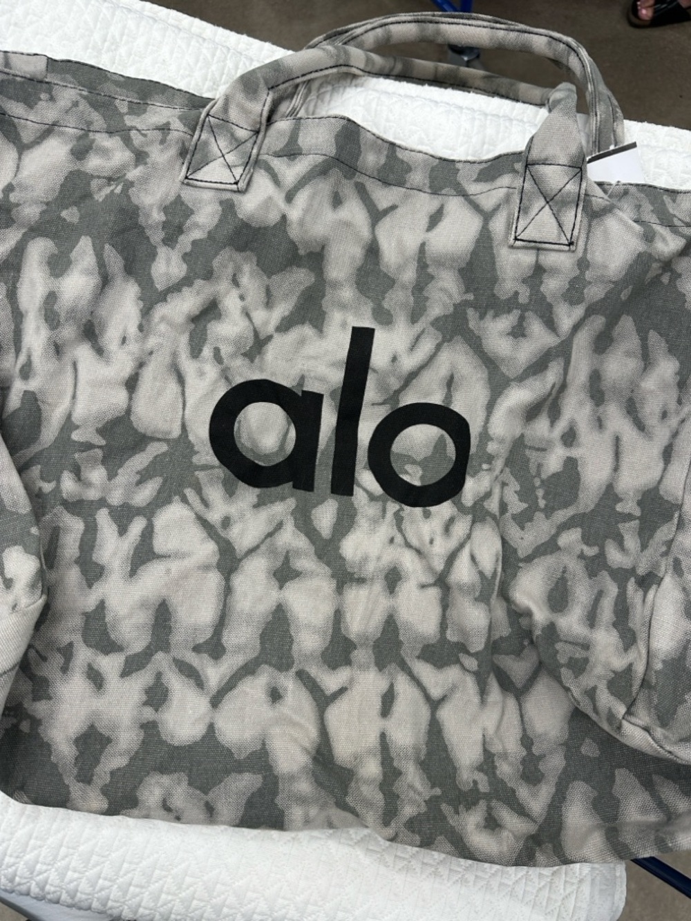 ALO Yoga Gray and White Tie-Dye Large Bag